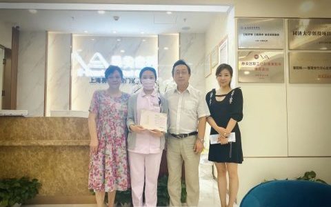 区社会医疗机构协会慰问易美齿科支援防疫工作护士李兰欣