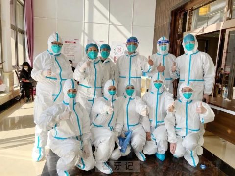 上海松丰口腔医护团队全力支援核酸检测工作！