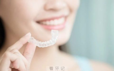 疫情期间牙套裂了附件脱落钢丝扎嘴侬说怎么办伐