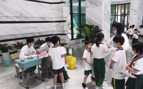 金华口腔医院深入学校为小学生进行口腔检查