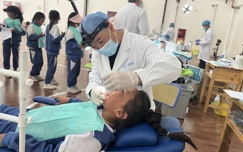 关爱青海玉树儿童口腔健康“山中雏菊 筑梦同行”艾维口腔在行动