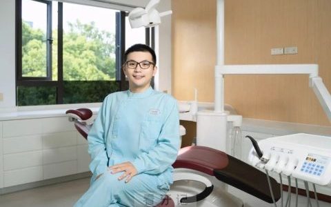 温医大口腔医师节形象大使余耀辉