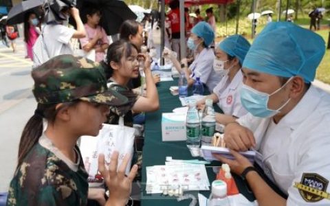 麦芽口腔全国爱牙日联合深大口腔医学院开展义诊宣教
