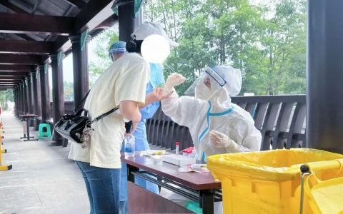 成都上扬口腔前往一线支援核酸检测