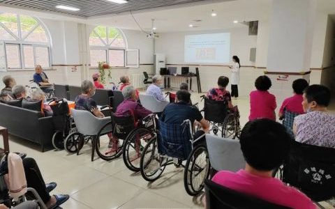 青岛**开展“中秋送健康”活动