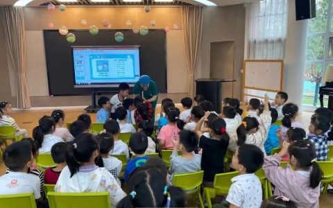 **举办口腔健康宣教和联合义诊活动