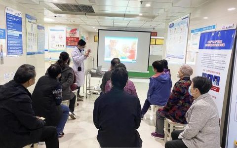 宝鸡**开展老年专场口腔健康讲座