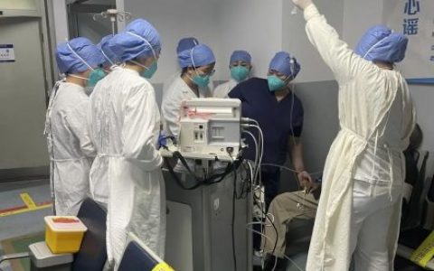 老人拔牙后休克**多科室联合救治