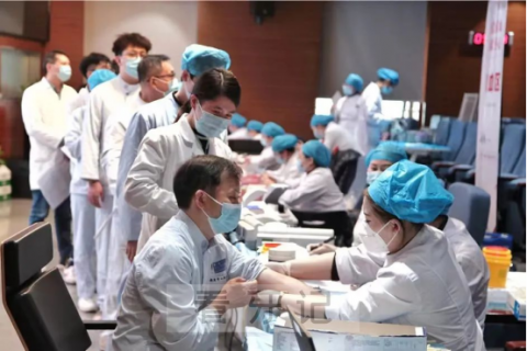 南京市口腔医院组织开展集体无偿献血活动
