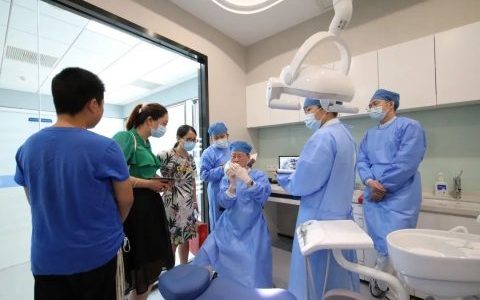 **专家定期坐诊昆山亭林口腔医院