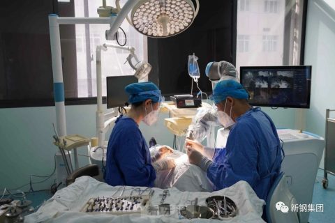 新钢中心医院口腔科成功引入机器人种植牙技术