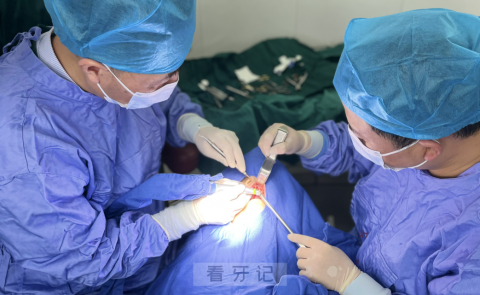 潜山**口腔科成功开展种植牙技术