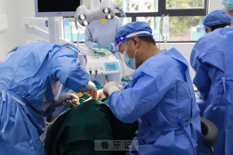 横琴医院口腔医学中心成功开展首例种植牙手术