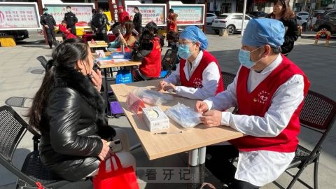 济南市口腔医院雷锋月开展系列义诊活动