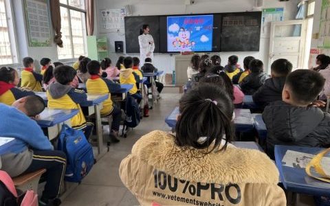 泰安**健康大讲堂走进南关小学