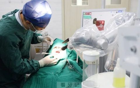 大众口腔成功开展机器人“种牙”新技术