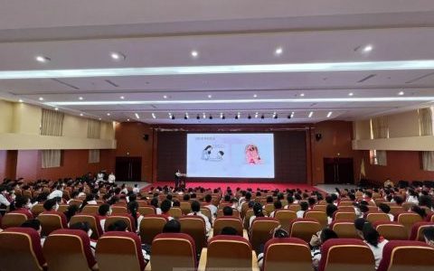 潍坊口腔医院走进学校开展口腔科普讲座