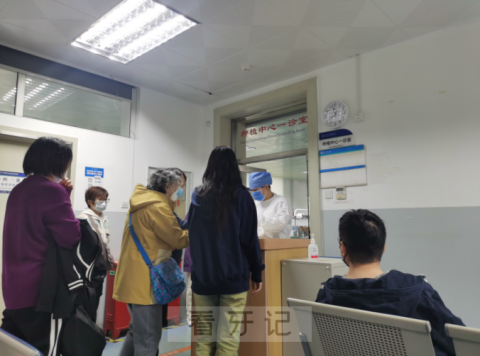 北京大学口腔医院种植牙价格降价第一天看牙记