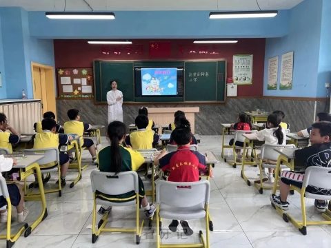 泰安市口腔医院健康讲堂走进新爱乐钢琴小学