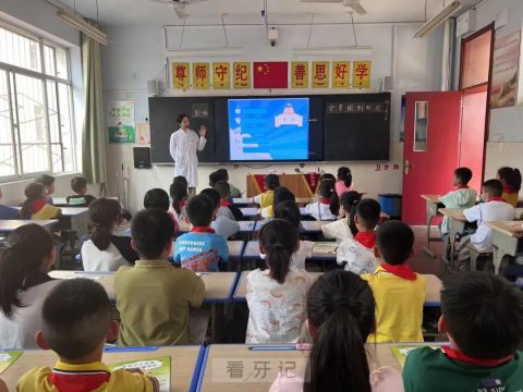 泰安市口腔医院健康讲堂走进御碑楼小学