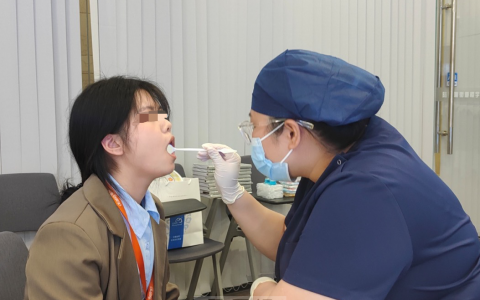 陆家嘴街道商会举办口腔义诊进楼宇志愿服务活动