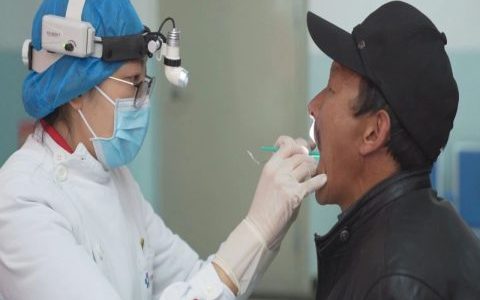 大连**走进索县开展口腔义诊活动