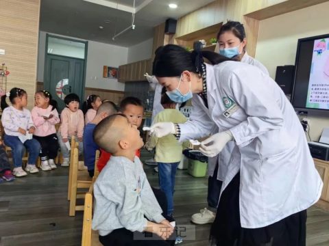 乌审旗**开展健康口腔进校园活动