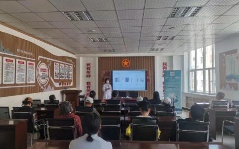 建华**开展口腔健康讲座及义诊活动