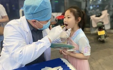 杭州口腔医院新昌分院开展口腔健康公益行活动