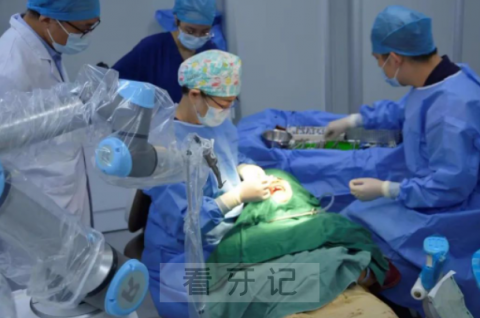 中山大学附属第八医院口腔科开展医院首例机器人种牙手术
