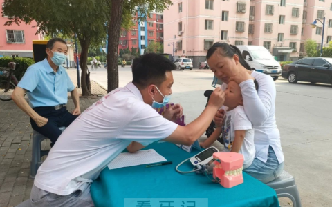 德州口腔医院走进长河小区开展口腔义诊活动