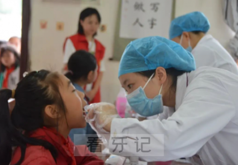 贵州医科大学附属口腔医院开展口腔健康义诊活动