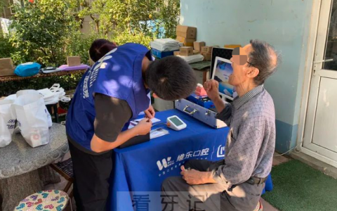 济南维乐口腔走进新卉社区开展口腔义诊进社区活动