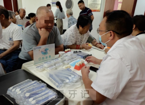 肥西县爱牙口腔医院开展口腔义诊进社区便民服务活动