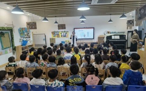 小天使口腔走进筛子幼儿园开展口腔健康检查活动