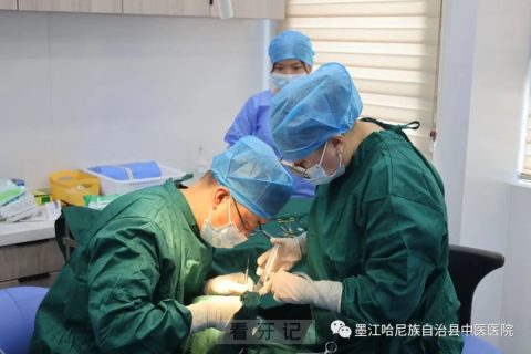 墨江县中医医院口腔科成功开展种植牙手术