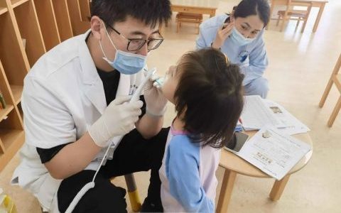东营胜利口腔医院走进佳顿幼儿园进行义诊活动