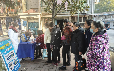 咿呀口腔开展“口腔义诊进社区护牙健齿伴我行”活动