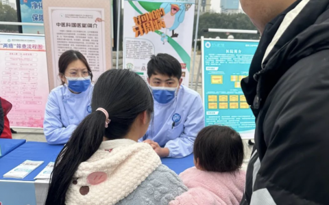 西陵**医院开展“学雷锋”暖心义诊志愿服务活动