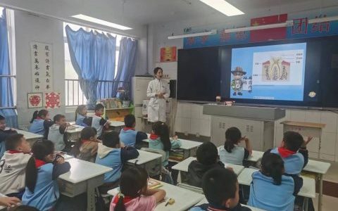 泰安**走进东岳小学开展口腔健康讲堂活动
