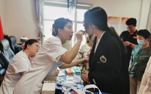 赤峰忠冠口腔健康义诊进社区活动