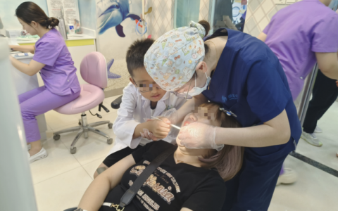 【康美齿科】“我是小小牙科医生”职业体验活动