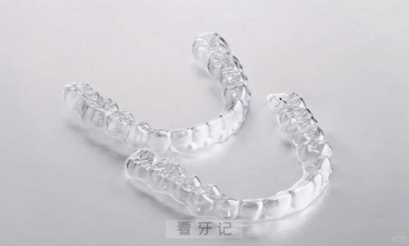 国外金属牙套已经被淘汰了！正畸想舒服就选隐形牙套！隐形矫正有什么优势？价格是多少？牙齿矫正可以用社保吗？正畸注意事项点击查看！