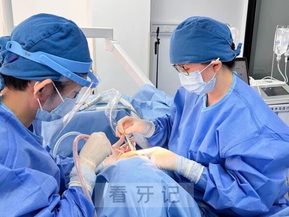 本地突破！北大口腔三亚医院成功实施三亚首例全口即刻种植即刻修复术