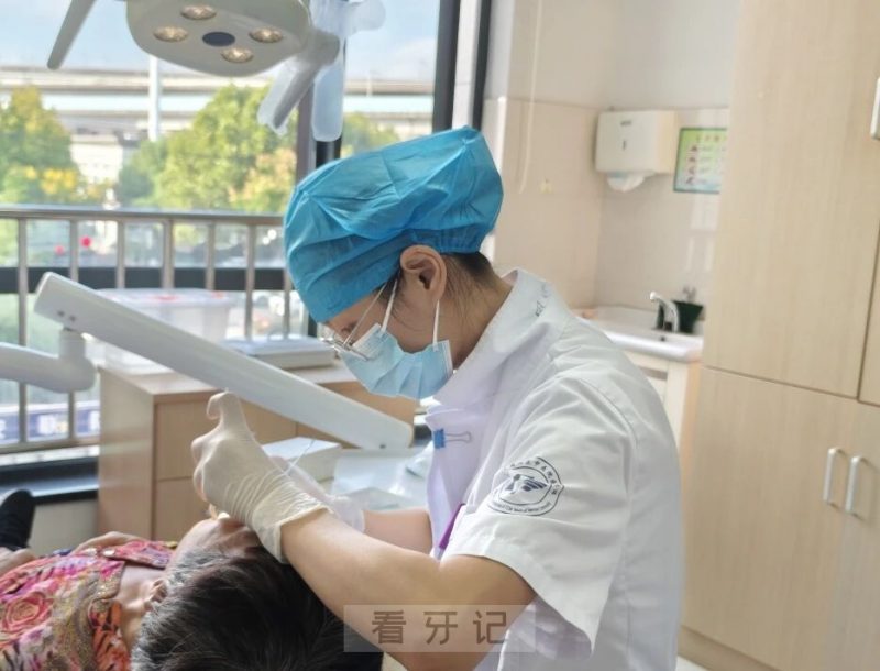 新塘社卫中心推出2025年“全国爱牙日”“免费口腔体检+涂氟”活动